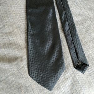 Gray tie
